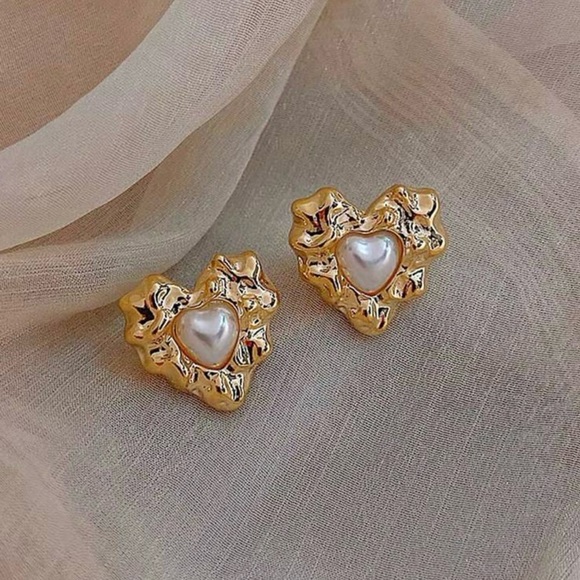 Crumpled Pearl Heart~ Vintage French Textured Rippled Wavy Classy Love Gold Stud - Picture 6 of 16